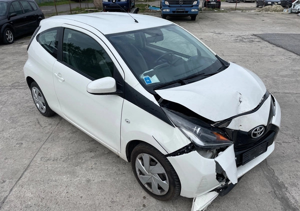 Toyota Aygo cena 9500 przebieg: 124000, rok produkcji 2015 z Gniezno małe 172